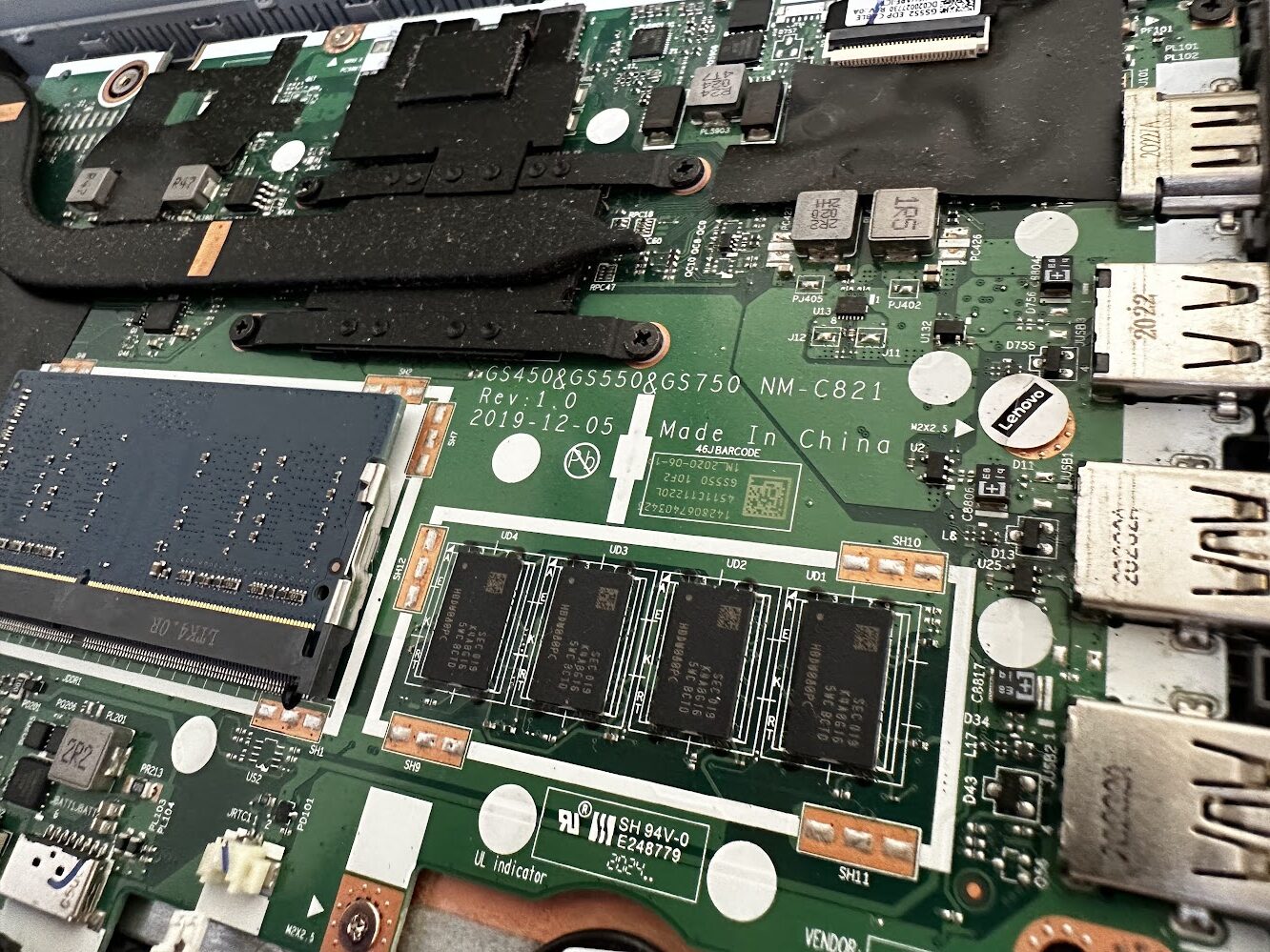 Example of soldered RAM and one slot available